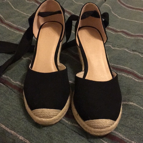 Urban Outfitters Espadrilles - Picture 2 of 2